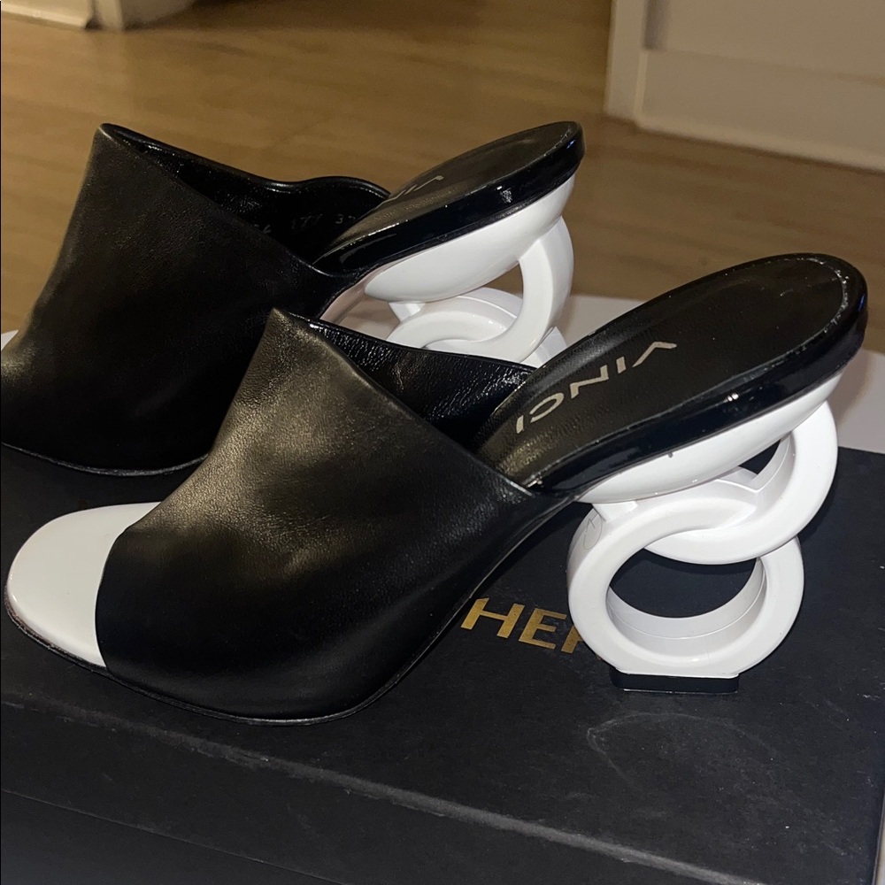 Vinci Black and White Women's Mules